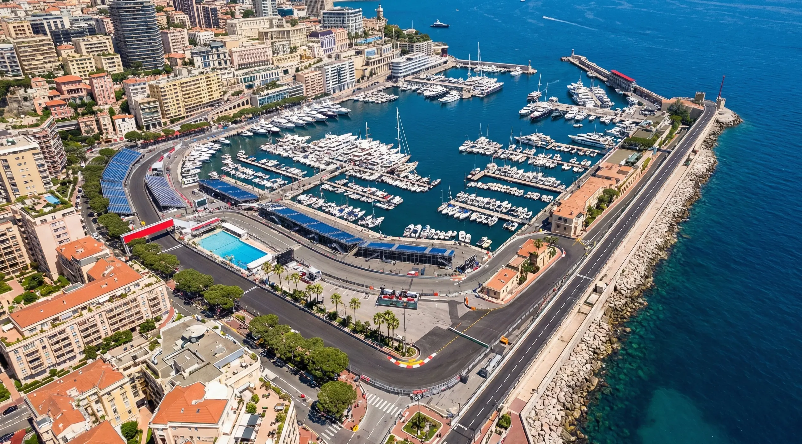 Blick auf die berühmte Formel 1 Rennstrecke in Monaco